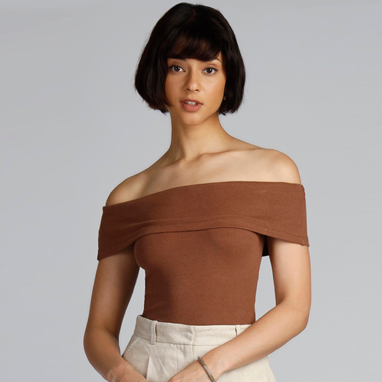 FLIP IT OFF SHOULDER TOP BROWN